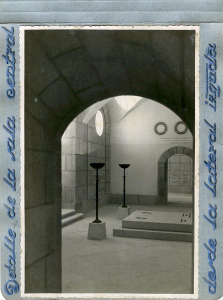 Año 1944-09-29 - Cripta_08 - Detalle de la sala central desde la lateral izquierda
