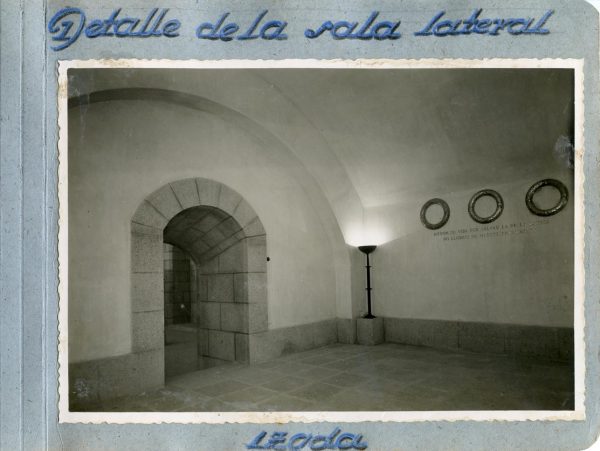 Año 1944-09-29 - Cripta_09 - Detalle de la sala lateral izquierda