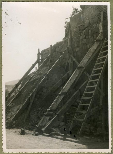 Año 1944-10-10 - Angulo de los caminos de entrada y muro almenado_2