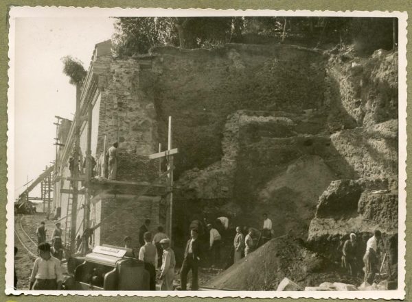 Año 1944-10-10 - Angulo de los caminos de entrada y muro almenado_3