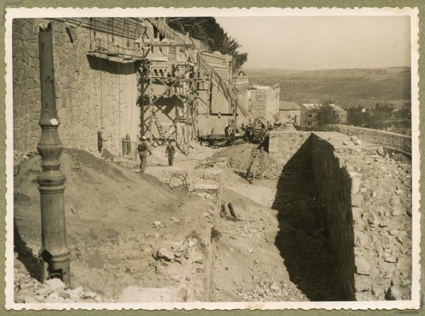 Año 1944-10-10 - Camino del muro almenado_3