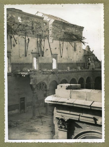 Año 1945-01-03 - Desescombro Patio de Carlos V_3