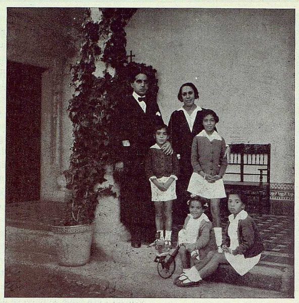 TRA-1922-190-Los Dolores, de Gregorio Marañón, con su familia-Foto Rodríguez