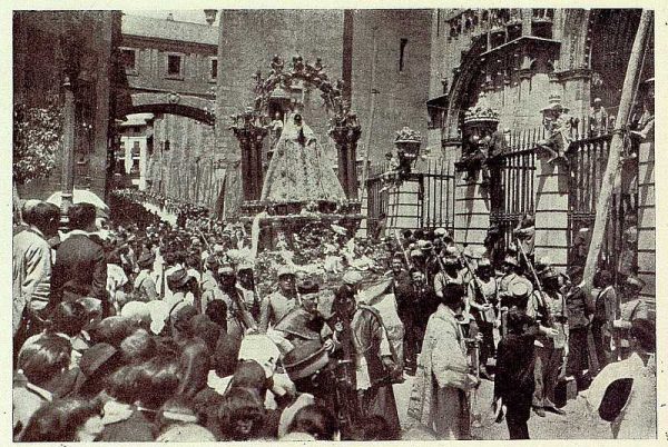 TRA-1926-232 - Coronación de la Virgen del Sagrario, regresando a la Catedral