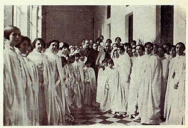 TRA-1928 - 255 - El rey y el cardenal en el colegio de Doncellas Nobles - Foto Rodríguez