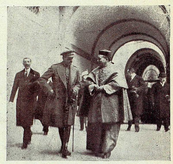 TRA-1928 - 255 - El rey y el cardenal en el Palacio Arzobispal - Foto Rodríguez