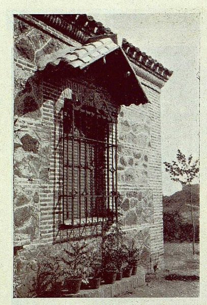 TRA-1929-264-Cigarral El Bosque de los marqueses de la Vega del Retortillo, detalle del exterior de la casa-Foto Rodríguez