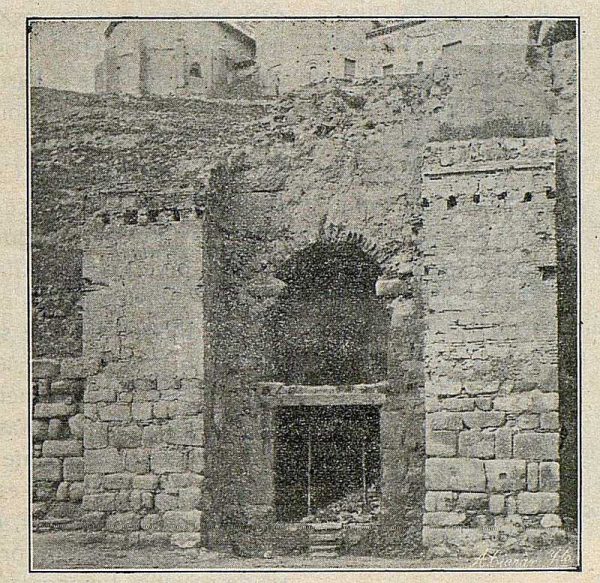 002_TRA-1916-057-Puerta de Alcántara-Foto Ciarán