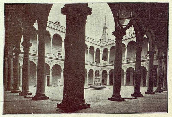 004_TRA-1918-092-Patio del Alcázar