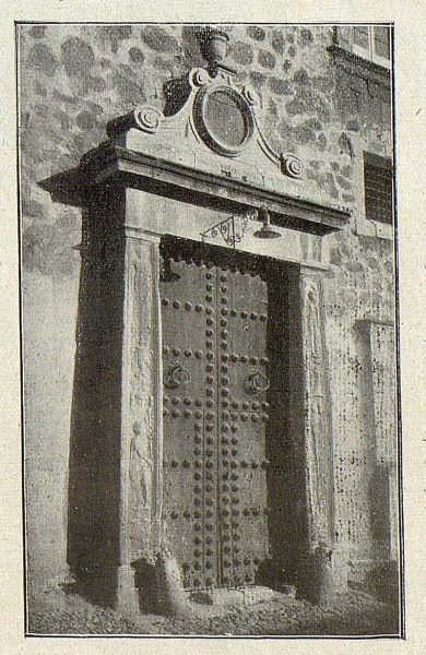 005_TRA-1918-092-Puerta en el lado este del Alcázar