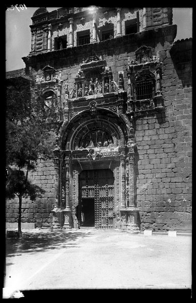 01 - 1947-07-00 - 107 - Toledo - Portada de Santa Cruz