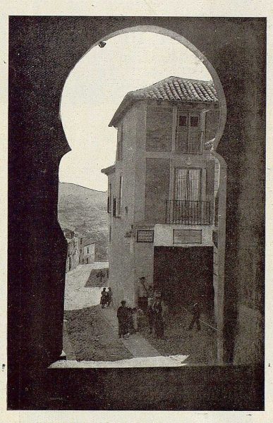 018_TRA-1925-215-Arco de la Sangre-Foto Camarasa