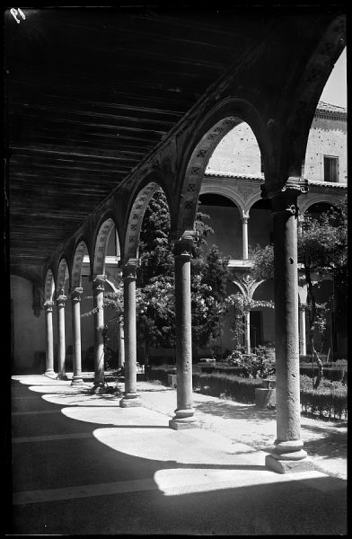 019 - Toledo - Santa Cruz. Detalle del patio