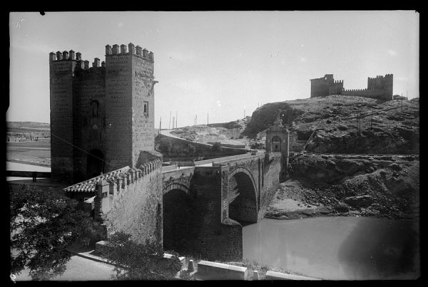 02 - 1947-07-00 - 009_2 - Toledo - Puente de Alcántara y castillo de San Servando