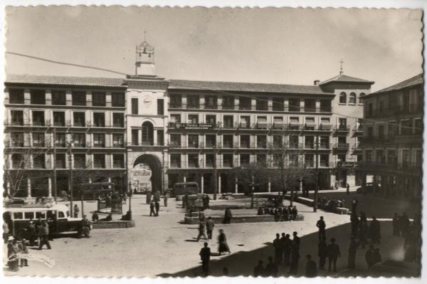 02 - 1952-11-00 - 111 - Toledo - Plaza de Zocodover