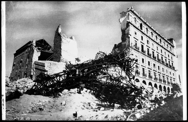 03 - 1947-07-00 - 512 - Toledo - Alcázar en ruinas