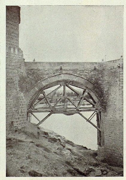 038_TRA-1925-215-Puente de Alcántara, ojo apuntalado-Foto Goitia