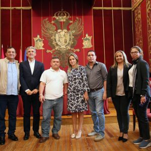 a alcaldesa recibe a una delegación de alcaldes de municipios de El Salvador interesados en Toledo como referente de cooperación