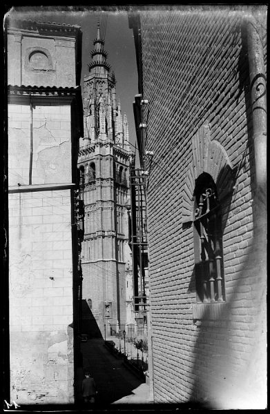 04 - 1947-07-00 - 011_1 - Toledo - Calle y torre de la Catedral