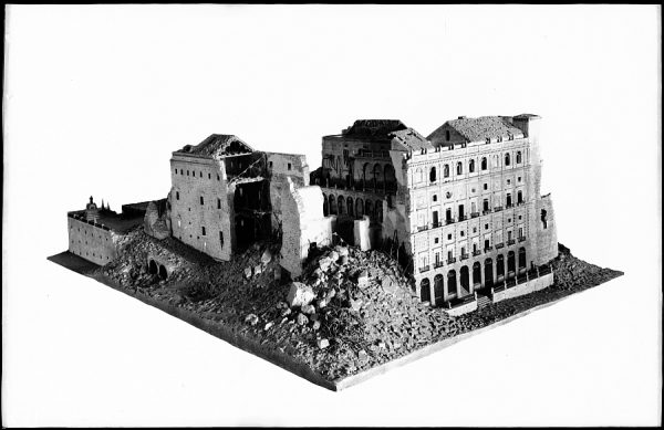 04 - 1947-07-00 - 183 - Toledo - Maqueta del Alcázar en ruinas