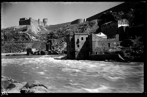 04 - 1952-11-00 - 113 - Toledo - Río Tajo y Castillo de San Servando