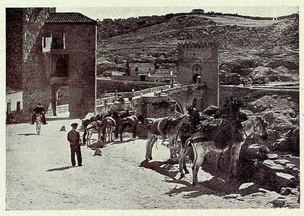 043_TRA-1926-234-Puente de San Martín-02-Foto Clavería