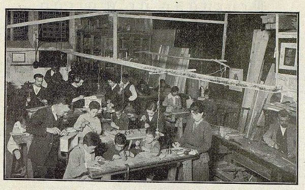 0471_TRA-1921-170-Escuela de Artes y Oficios, taller de carpintería y talla artística-Foto Rodríguez