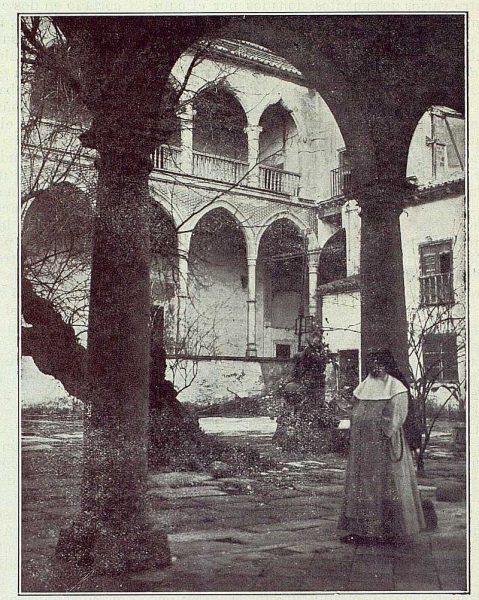 047_TRA-1922-182-Patio de convento-Foto Rodríguez