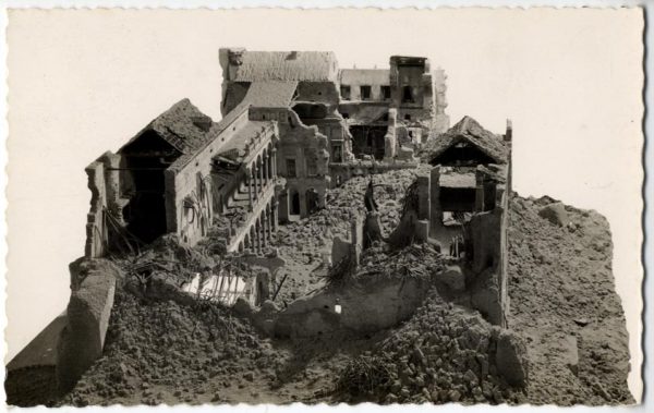 05 - 1947-07-00 - 187 - Toledo - Maqueta del Alcázar después del asedio