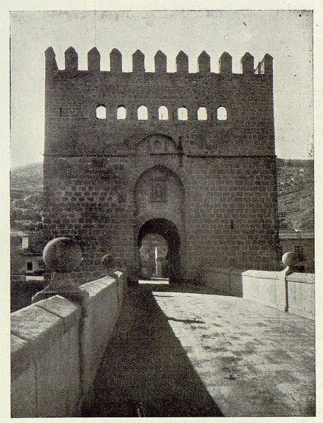 051_TRA-1929-263-Restauración de monumentos, descubiertas de almenas y ventanas-Foto Rodríguez