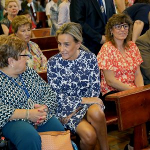 a alcaldesa asiste a la celebración de Santa María de Benquerencia en una jornada festiva para el barrio del Polígono