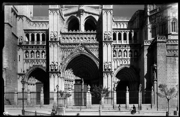 06 - 1947-07-00 - 070 - Toledo - Catedral. Puerta principal