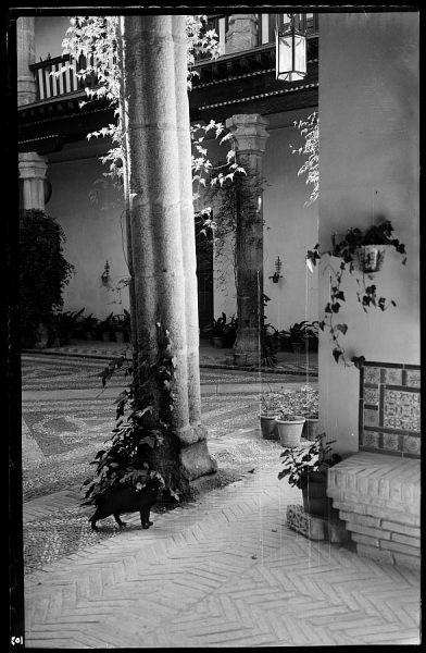 06 - 1958-06-00 - 103 - Toledo - Patio típico [Calle Núñez de Arce]