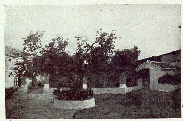 061_TRA-1923-199-Ermita de Nuestra Señora de la Bastida, jardín