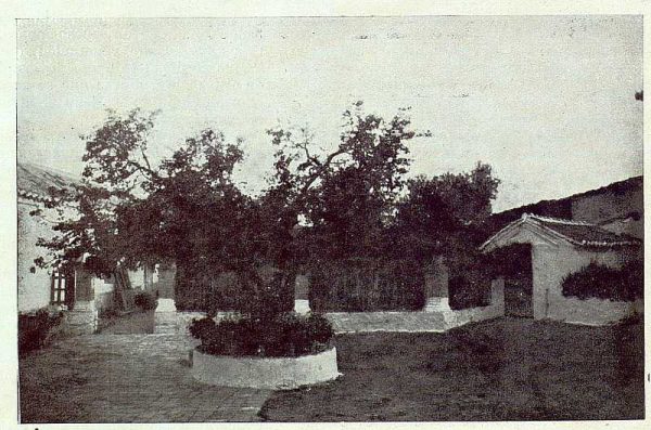 061_TRA-1923-199-Ermita de Nuestra Señora de la Bastida, jardín