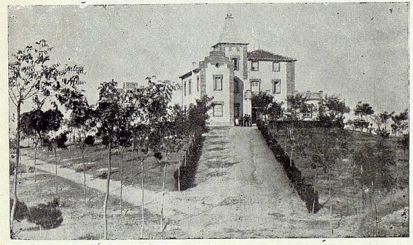 063_TRA-1923-196-Casa Aguanel, de los marqueses de Linares, vista general de la casa-Foto Rodríguez