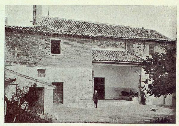 063_TRA-1923-199-Ermita de Nuestra Señora de la Bastida, patio