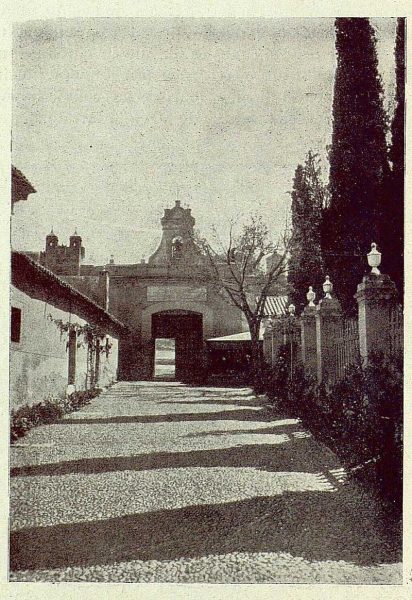 073_TRA-1929-274-Ermita del Cristo de la Vega, patio empredado-Foto Rodríguez