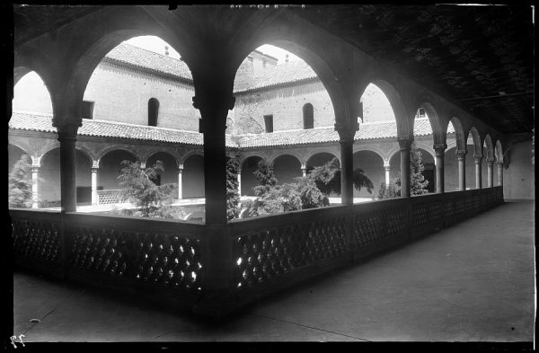 077 - Toledo - Santa Cruz. Galería del patio