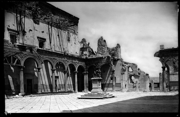 08 - 1947-07-00 - 059 - Toledo - Ruinas del Alcázar