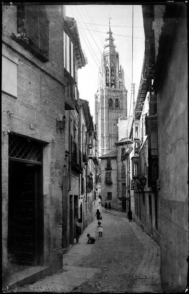 08 - 1958-06-00 - 005 - Toledo - Calle de Santa Isabel y Catedral