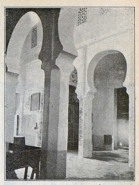 091_TRA-1917-069-Vista de la iglesia de San Lucas, interior vista transversal