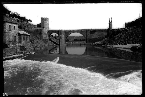 10 - 1958-06-00 - 062_1 - Toledo - Puente de Alcántara sobre el Tajo