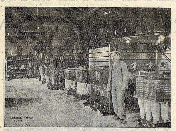 1018_TRA-1922-187-Electra, fábrica de Torrijos, sala de planchisters y saxores-Foto Vegue