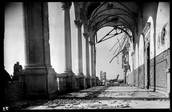 12 - 1947-07-00 - 078 - Toledo - Ruinas del Alcázar