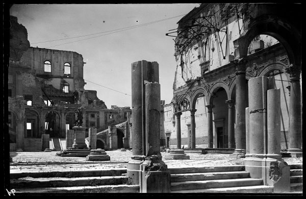 13 - 1947-07-00 - 091 - Toledo - Ruinas del Alcázar