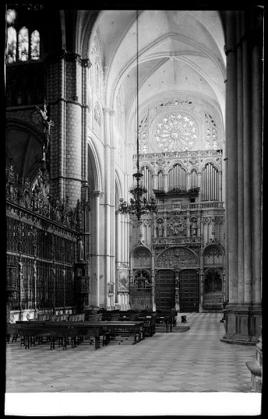 132 - Toledo - Catedral. Crucero y Puerta de los Leones