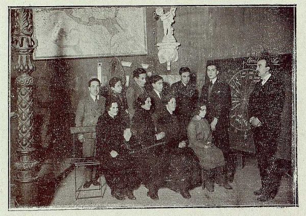 138_TRA-1921-168-Escuela de Artes y Oficios, clase de historia del arte