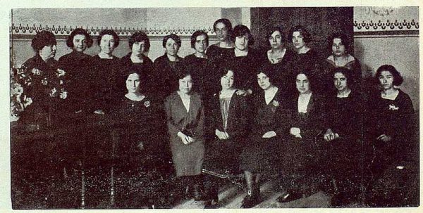 156_TRA-1923-194-Escuela Normal de Maestras, profesoras y alumnas de cuarto año-Foto Rodríguez