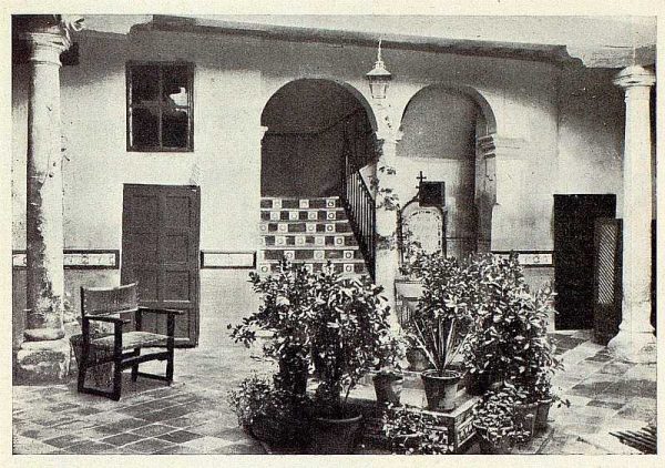 245_TRA-1928-256-Hospedería para artistas, patio-Foto Rodríguez